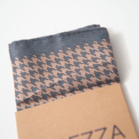 Sprezza NYC Herringbone Pocket Square - Picture 2 of 5